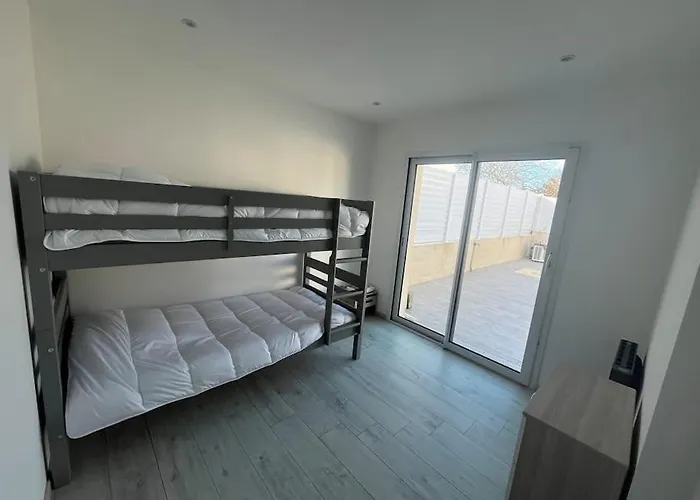 Avec Piscine וילה סן ז'אן דה מון